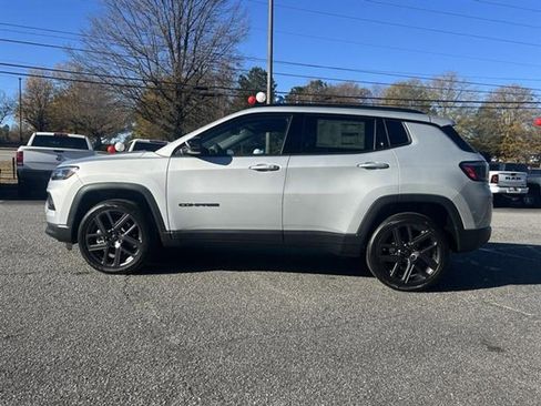 New 2026 Jeep Compass Latitude image 3
