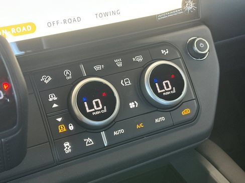 New 2026 Land Rover Defender 110 X-Dynamic SE AWD/4WD image 14