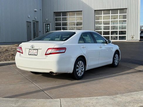 Used 2010 Toyota Camry XLE image 5