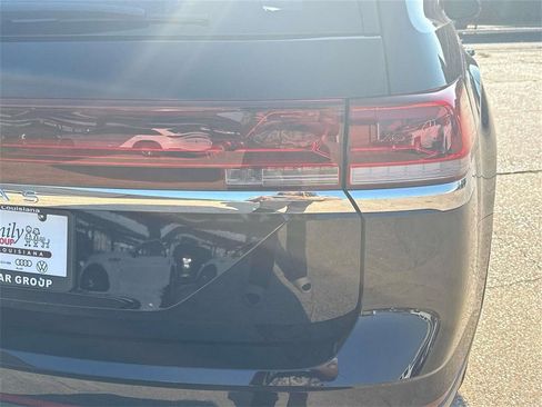New 2026 Volkswagen Atlas SE FWD image 8