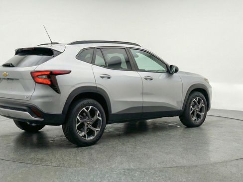 Used 2025 Chevrolet Trax LT w/ LT Convenience Package FWD image 7