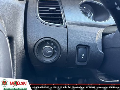 Used 2010 Ford Taurus SEL image 16