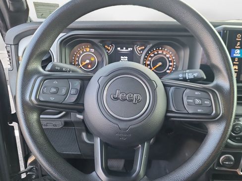 Used 2025 Jeep Gladiator Sport image 13