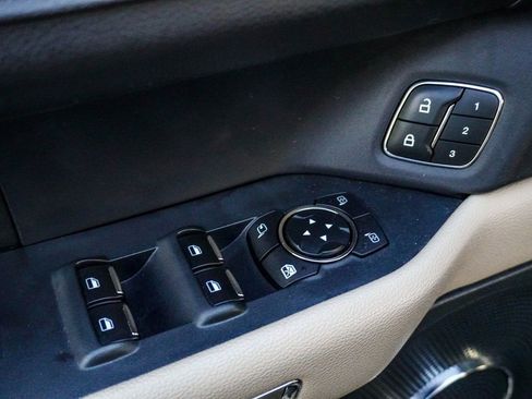 Used 2022 Ford Expedition Max Limited image 15