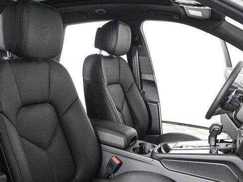 Certified 2026 Porsche Macan AWD/4WD image 23