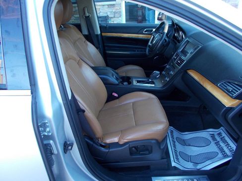 Used 2012 Lincoln MKT FWD image 17