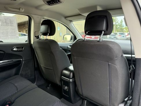 Used 2019 Dodge Journey SE image 23
