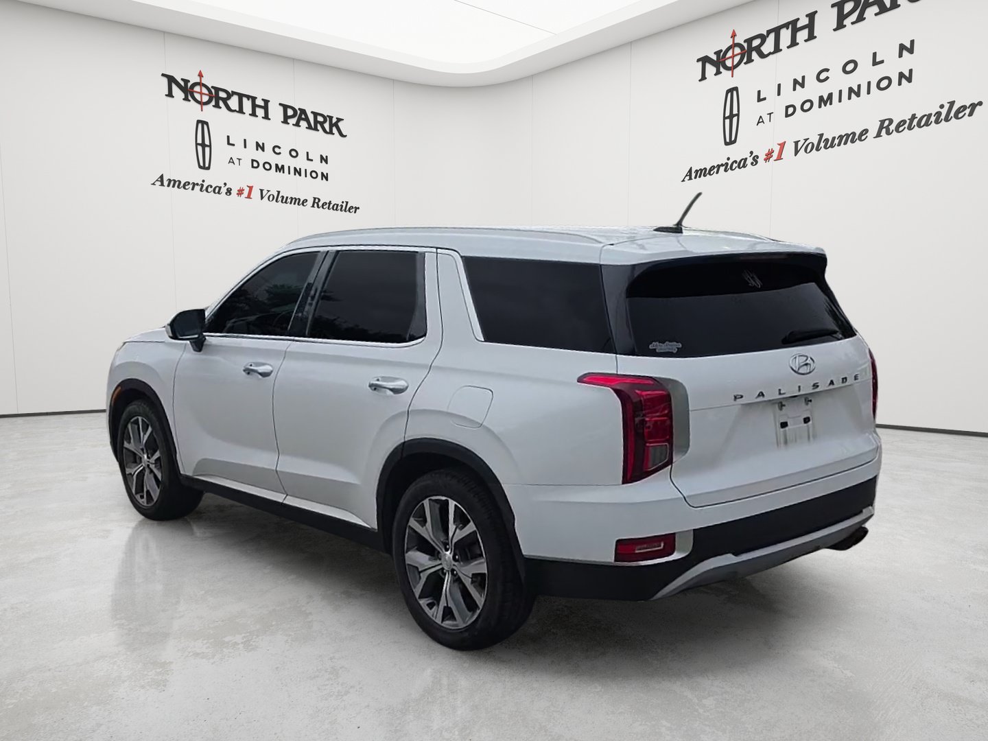 Used 2020 Hyundai Palisade SEL FWD image 3