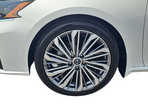 Used 2025 Nissan Altima 2.5 SL FWD image 31