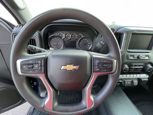 Used 2022 Chevrolet Silverado 2500 Custom w/ Custom Value Package image 11