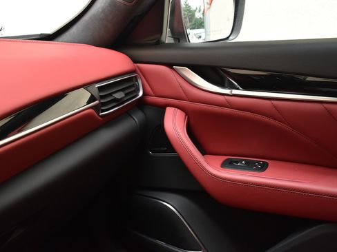 Used 2023 Maserati Levante Modena AWD/4WD image 31