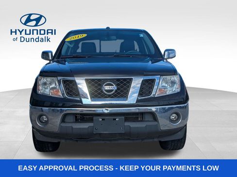 Used 2019 Nissan Frontier SL image 2