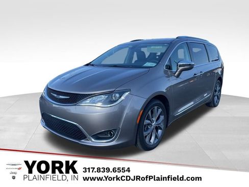 Used 2017 Chrysler Pacifica Limited image 1