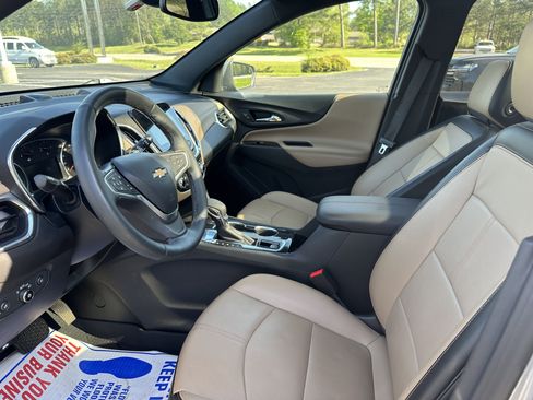 Used 2023 Chevrolet Equinox Premier image 9