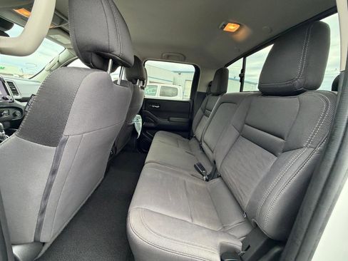 Used 2023 Nissan Frontier SV w/ SV Convenience Package image 12