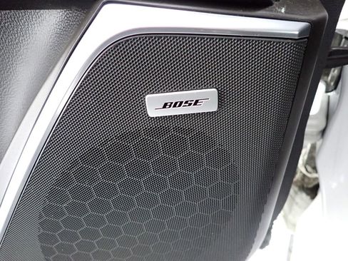 Used 2016 Cadillac Escalade Luxury image 3