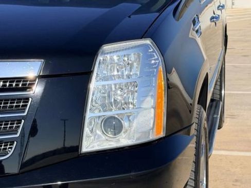 Used 2012 Cadillac Escalade Luxury image 51