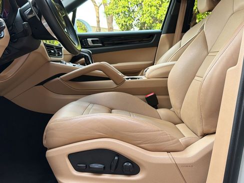 Used 2023 Porsche Cayenne S AWD/4WD image 5