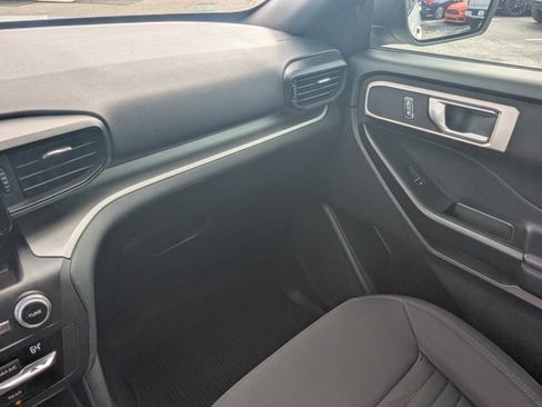 Used 2020 Ford Explorer XLT image 18