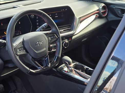 Certified 2024 Chevrolet Trax RS image 23