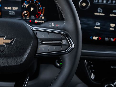 New 2025 Chevrolet Suburban Premier image 24