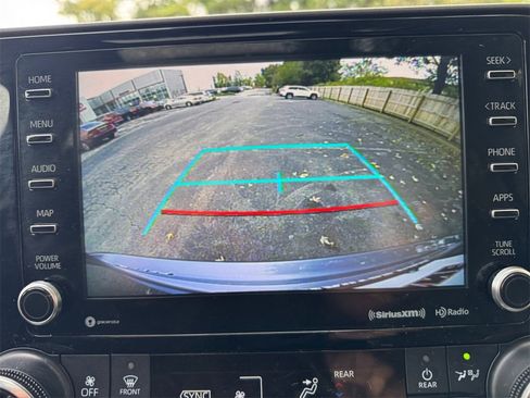 Used 2021 Toyota Highlander XLE image 25