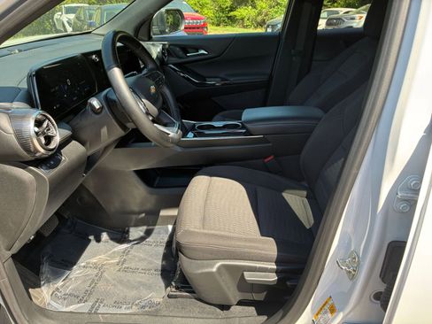 Used 2025 Chevrolet Equinox LT FWD image 24