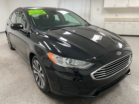 Used 2020 Ford Fusion SE image 3