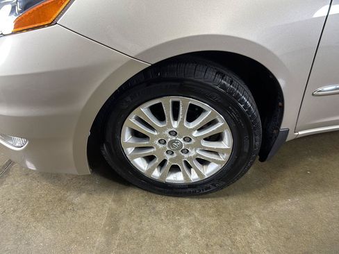 Used 2008 Toyota Sienna FWD image 4