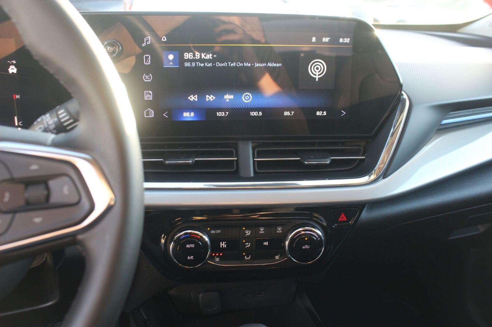 Used 2026 Chevrolet Trax LT w/ Driver Confidence Package FWD image 22