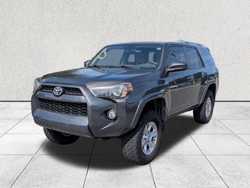 Used 2017 Toyota 4Runner SR5 AWD/4WD image 7