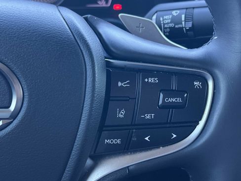 Used 2022 Lexus ES 300h w/ Premium Package image 10