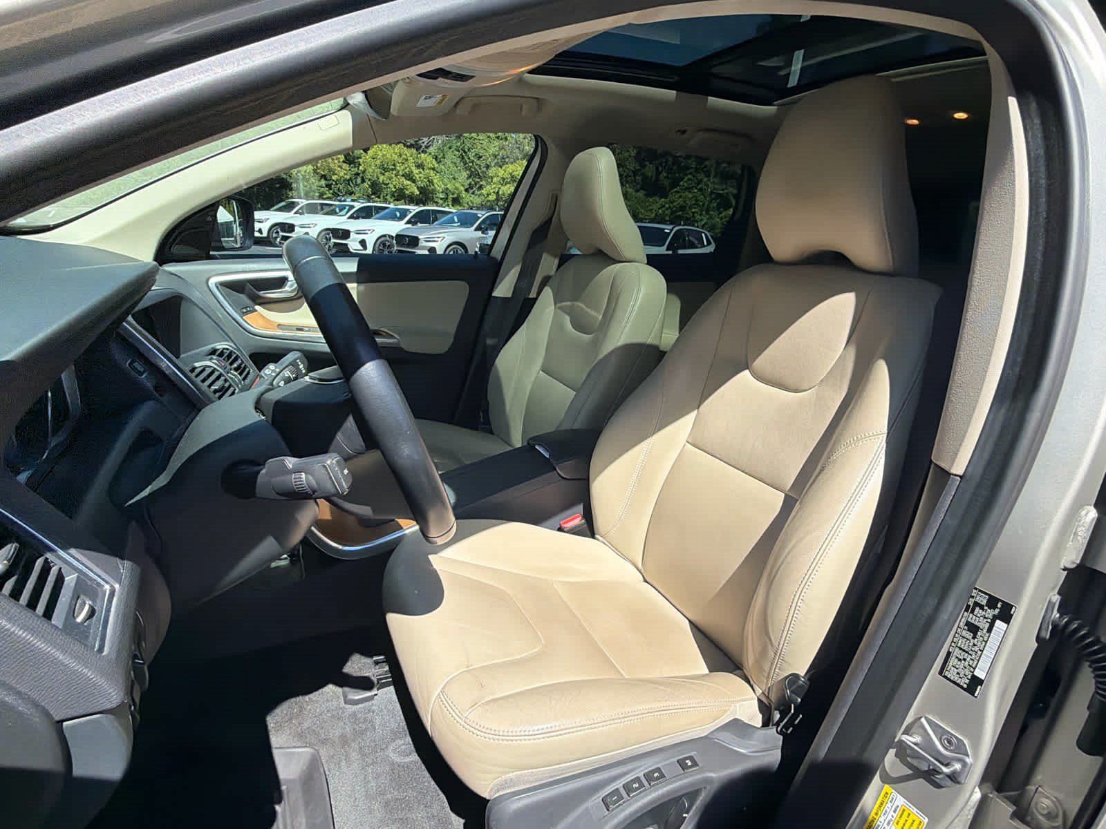 Used 2017 Volvo XC60 T5 Inscription w/ Preferred Option Package FWD image 26