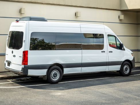 Used 2025 Mercedes-Benz Sprinter 2500 image 8
