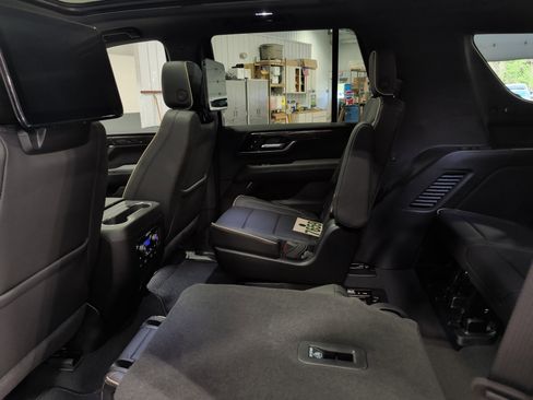 Used 2026 GMC Yukon Elevation w/ Elevation Premium Package AWD/4WD image 8