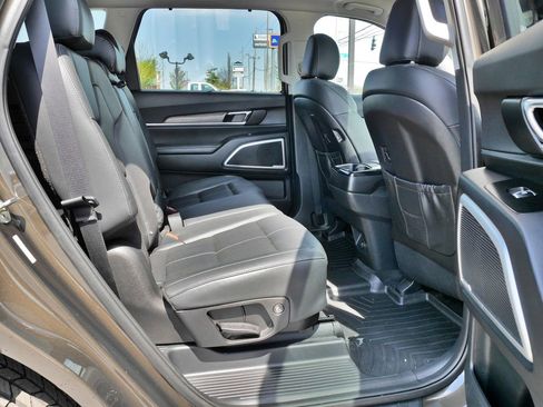 Used 2021 Kia Telluride EX image 11