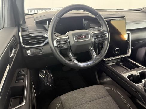 Used 2025 GMC Acadia Elevation image 18