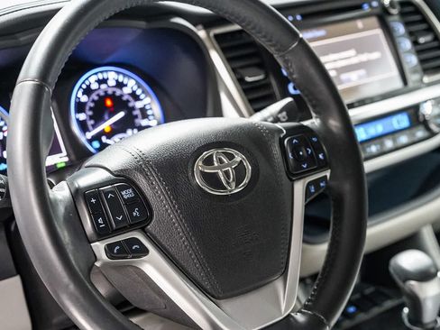 Certified 2019 Toyota Highlander XLE w/ Carpet Mat Package (TMS) FWD image 22