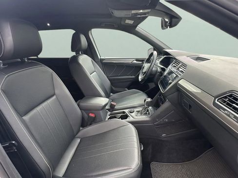 Used 2023 Volkswagen Tiguan SE R-Line image 28