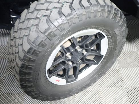 Used 2018 Jeep Wrangler Unlimited Rubicon w/ LED Lighting Group AWD/4WD image 15