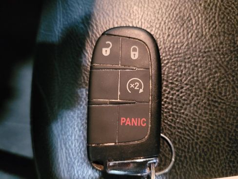 Used 2022 Jeep Compass Limited AWD/4WD image 32