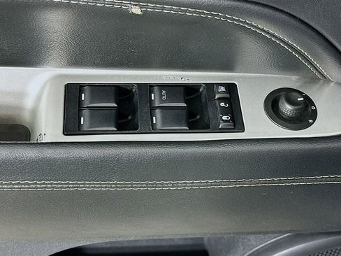 Used 2014 Jeep Compass Latitude FWD image 19