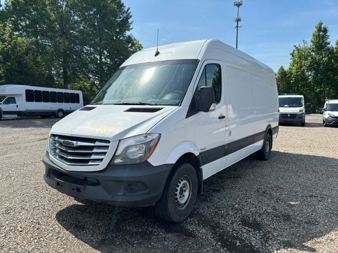 Used 2014 Freightliner Sprinter 2500 RWD image 3