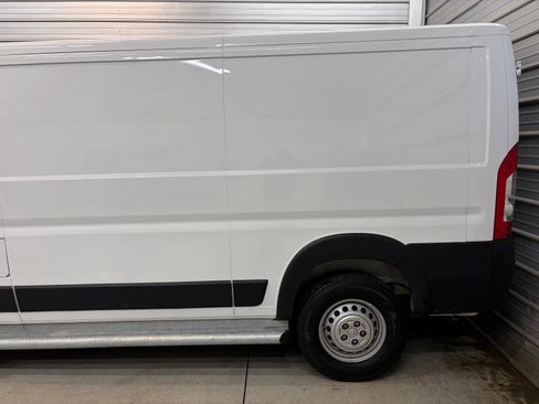 Used 2025 RAM ProMaster 2500 w/ U-Haul Equipment Group FWD image 5