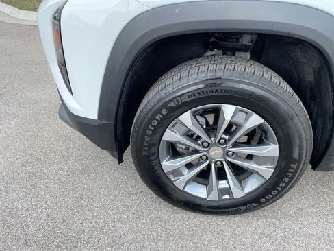 Used 2025 Chevrolet Equinox LT image 8