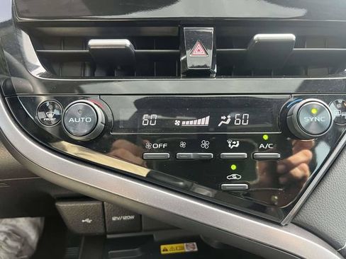 Used 2024 Toyota Camry SE w/ Cold Weather Package FWD image 29