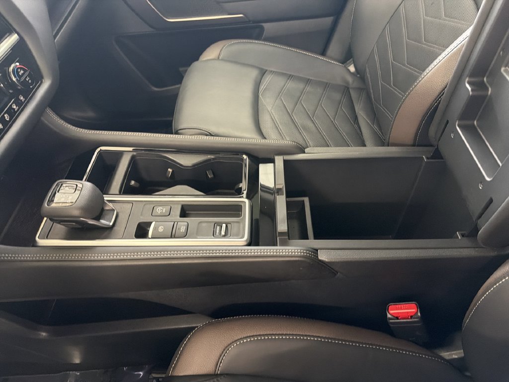 Certified 2025 Nissan Pathfinder Platinum w/ Cargo Package FWD image 29