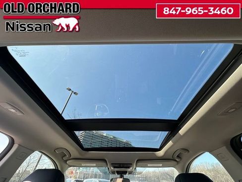 Used 2021 Nissan Rogue SV w/ Premium Package image 12