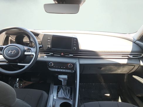 Used 2021 Hyundai Elantra SEL FWD image 17