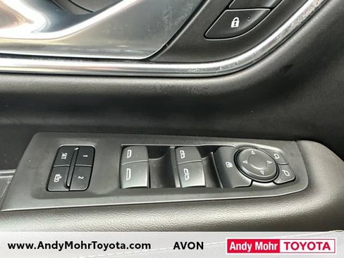 Used 2023 GMC Yukon SLT AWD/4WD image 12